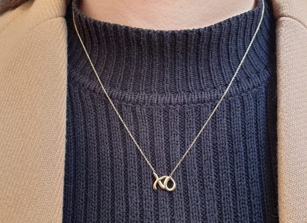 XO necklace in solid gold - Image 7