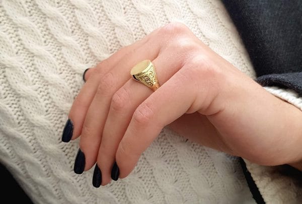 Unisex Oval custom signet ring in solid gold, RN386 - Image 3