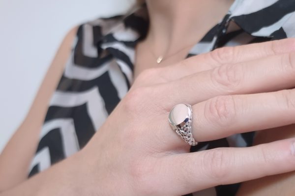 RN393 7 Oval braided signet ring in solid gold, RN393 - Image 5