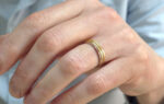 Wedding band ring in solid gold