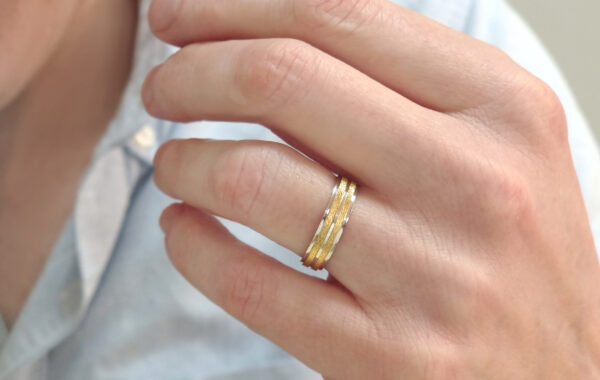 705-50 5 Wedding band ring with lines in solid gold