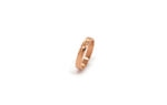 Wedding ring in solid gold with decorative line.