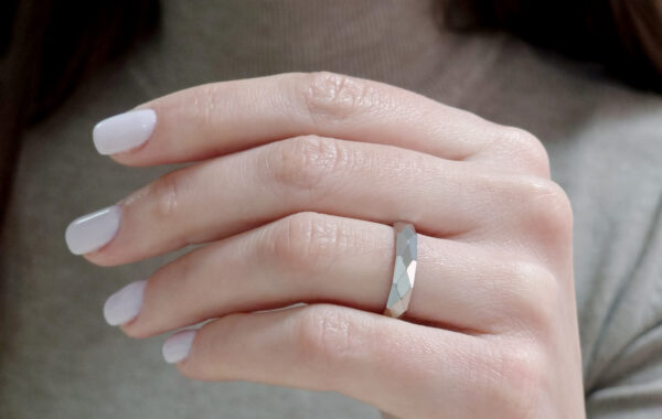Geometric ring band