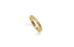 Wedding ring in solid gold with two colors of gold and decorative elements.
