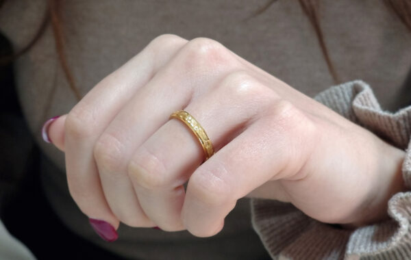 Wedding ring in solid gold with texture.