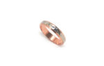 Wedding ring in solid gold with two colors and hammerd the central piece.