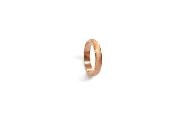 Wedding ring in solid gold with satin finish.