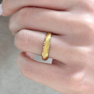 Wedding ring in solid gold with satin finish.