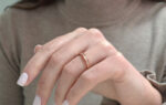 Wedding ring in solid gold with two colors.