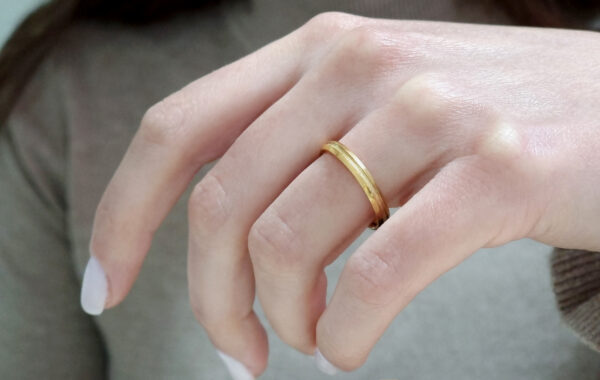 336-30ΜΠΟΥΛ ΑΝΑΤ wedding ring 4 Wedding ring in solid gold with a decoratine line.