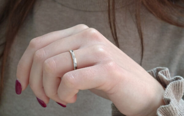 Wedding ring in solid gold.