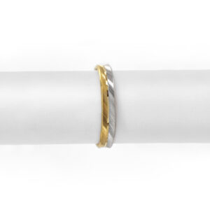 Wedding ring in solid gold with two colors.