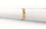 Wedding ring in solid gold with two colors.
