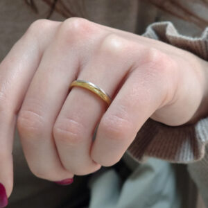 Wedding ring in solid gold with two colors of gold and satin finish.