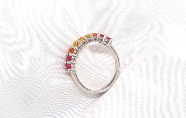 ombre sapphire ring in solid gold.