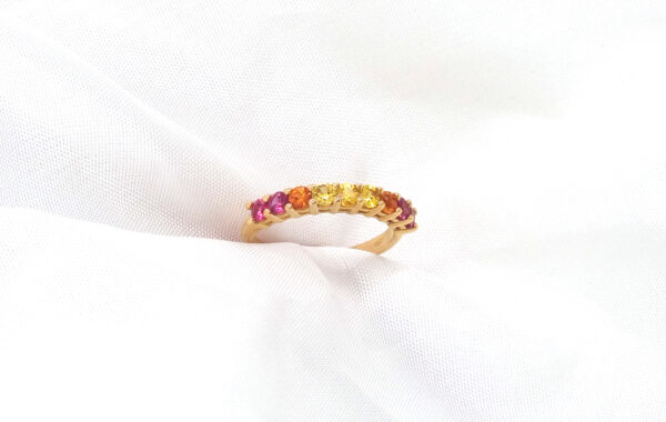ombre sapphire ring in solid gold.
