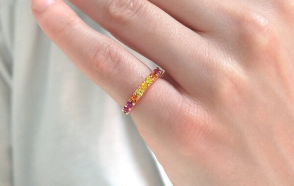 ombre sapphire ring in solid gold.